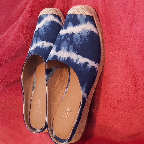 Slide on Shoe/sandals - Picture 2 of 4